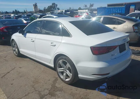 2018 Audi A3 2.0T Premium/2.0T Tech Premium из США, поврежденный, VIN WAUAUGFF2J1033099